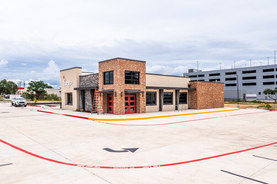 5618 UTSA Blvd, San Antonio, TX à vendre - Photo de construction - Image 2 de 4