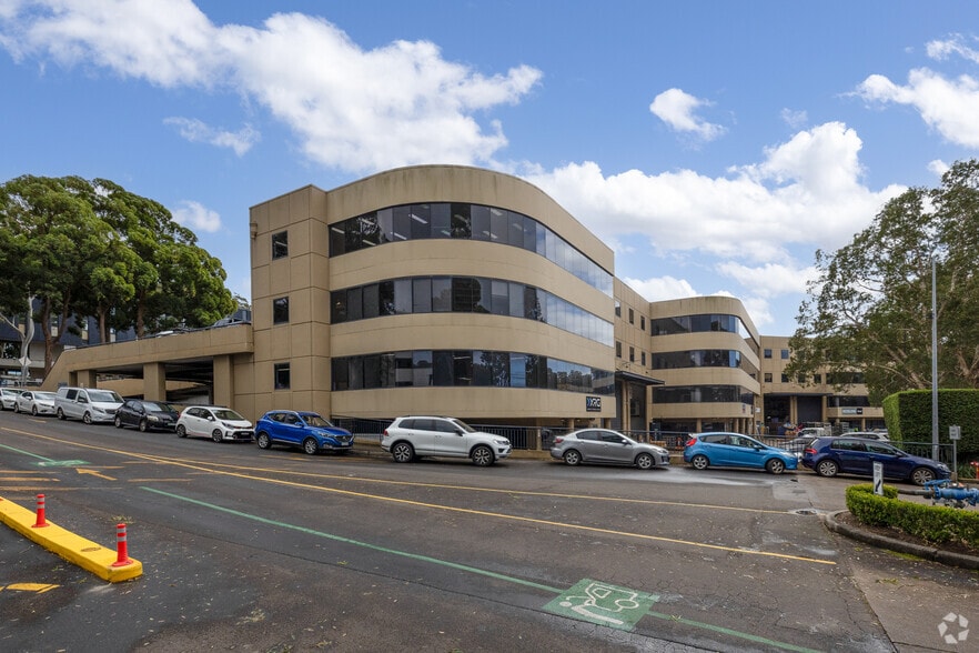108 Old Pittwater Rd, Brookvale for sale - Primary Photo - Image 1 of 7