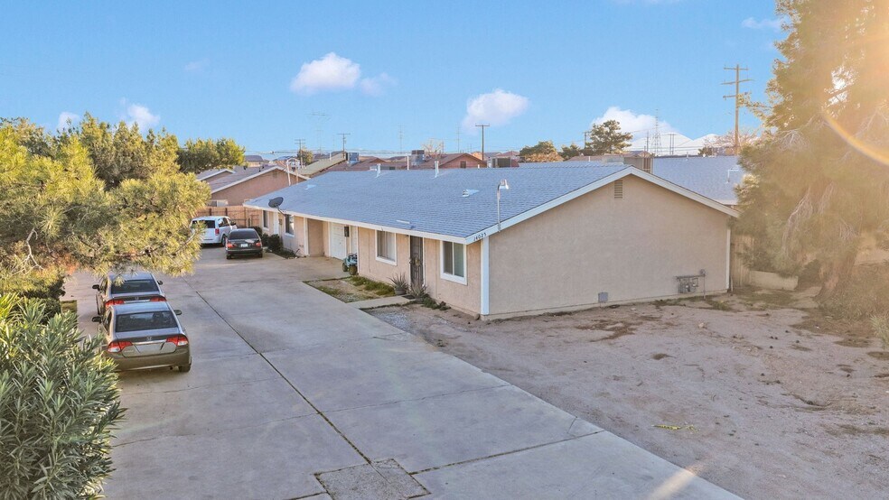 14025 Spruce St, Hesperia, CA à vendre - Photo du bâtiment - Image 2 de 8