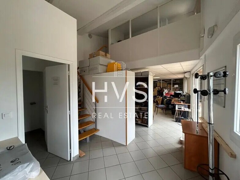 Office in Aix-en-Provence for lease - Interior Photo - Image 2 of 5