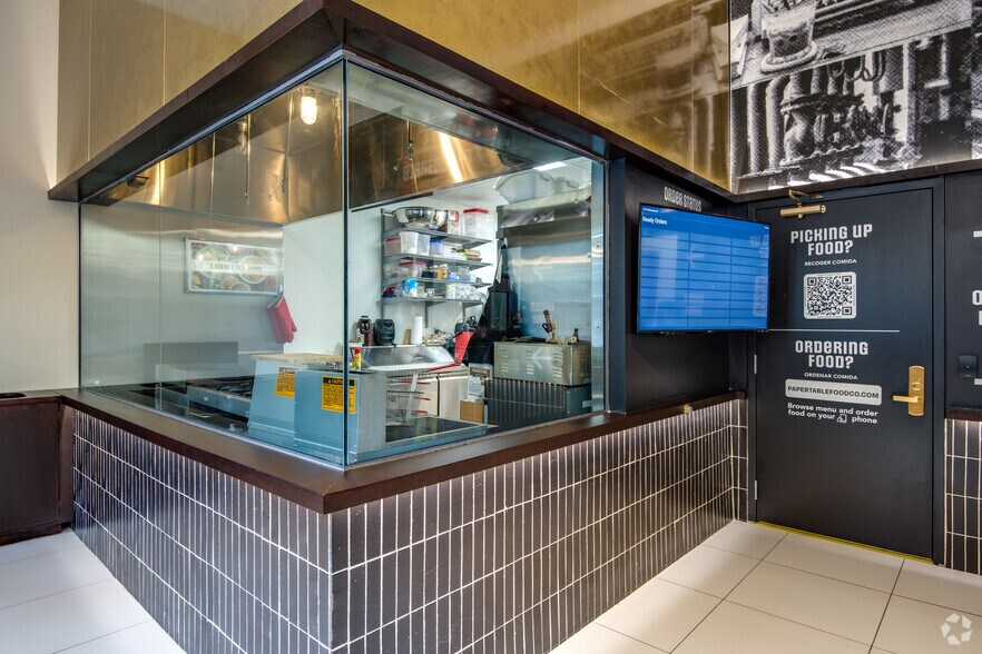 733-737 N Milwaukee St, Milwaukee, WI à louer - Hall d’entrée - Image 2 de 24