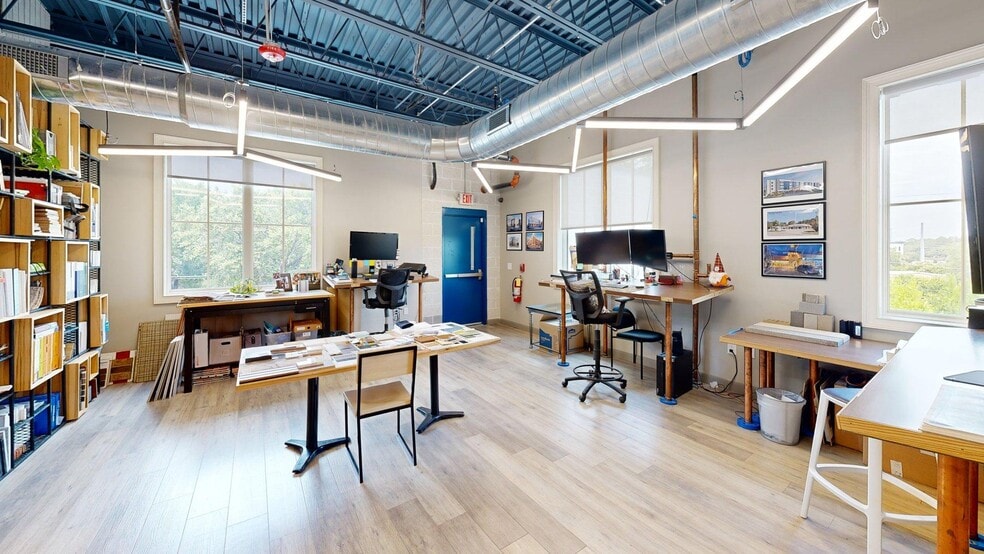 320 Wingo Way, Mount Pleasant, SC for lease - Interior Photo - Image 3 of 33