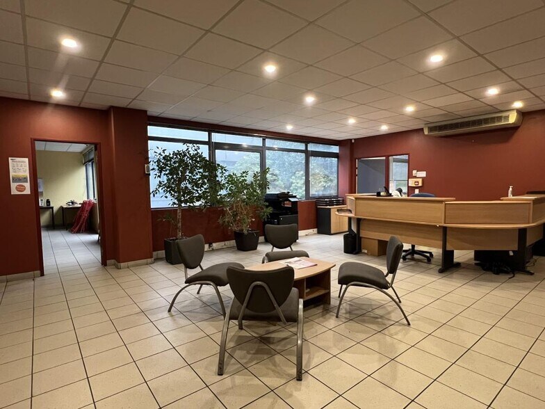 Bureau dans Le Plessis-Robinson à louer - Photo du bâtiment - Image 2 de 20