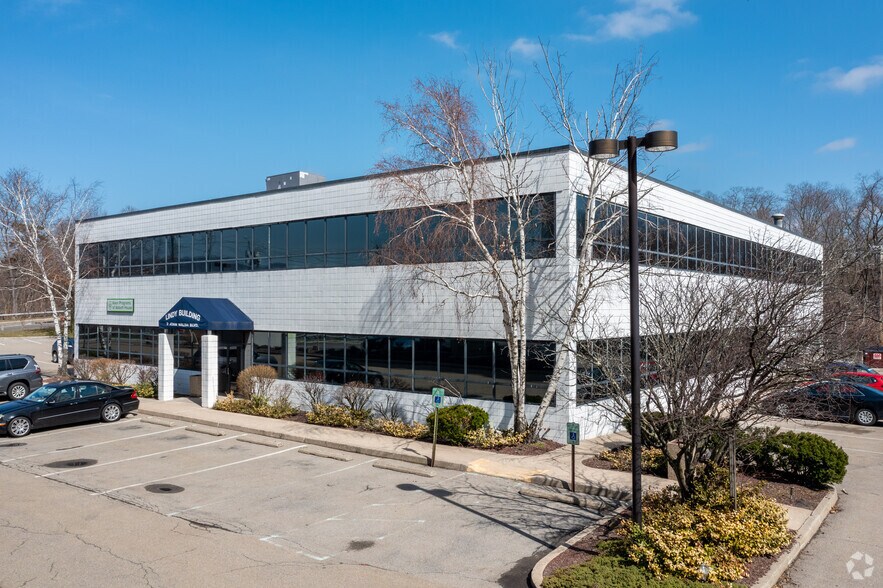 2 John Walsh Blvd, Peekskill, NY à louer - Photo du bâtiment - Image 2 de 4