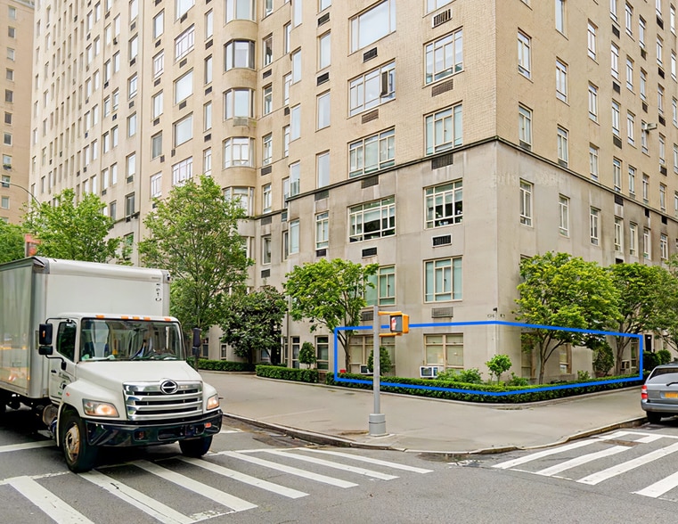 870 5th Ave, New York, NY for sale - Building Photo - Image 1 of 2