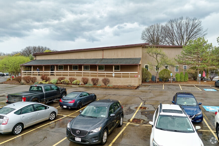 1 Grove St, Pittsford, NY for lease - Building Photo - Image 3 of 10