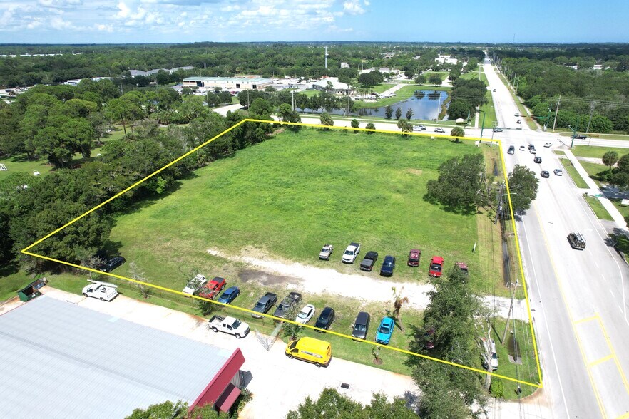 4075 43rd Ave, Vero Beach, FL à vendre - Photo du bâtiment - Image 3 de 25
