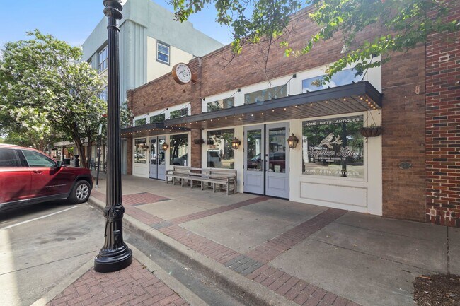 Plus de détails pour 205 S Main St, Bryan, TX - Commerce de détail à louer