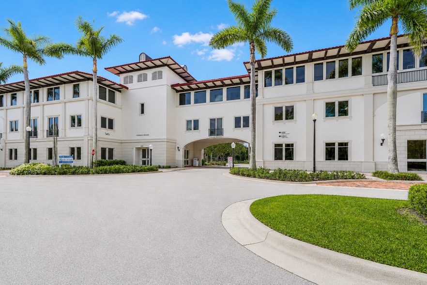 1000 SE Monterey Commons Blvd, Stuart, FL à louer - Photo du bâtiment - Image 2 de 4