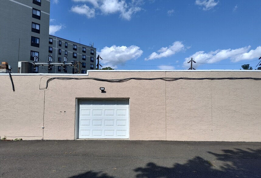 42 Penn St, Hatboro, PA à louer - Photo du bâtiment - Image 2 de 6