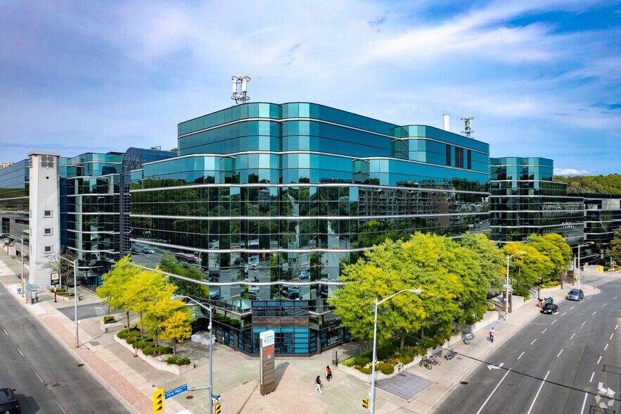 10-20 York Mills Rd, Toronto, ON à louer - Photo du bâtiment - Image 1 de 5