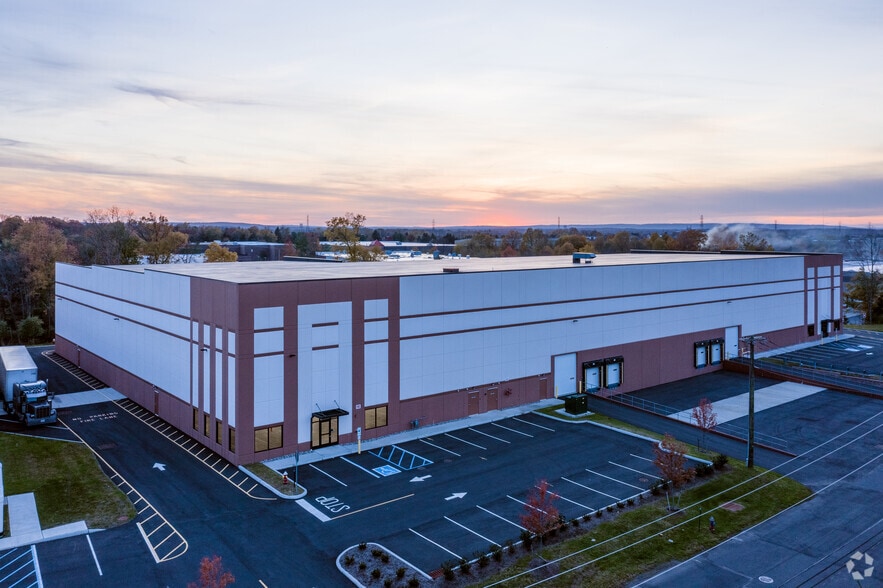 45 Jiffy Rd, Somerset, NJ for lease - Building Photo - Image 2 of 6