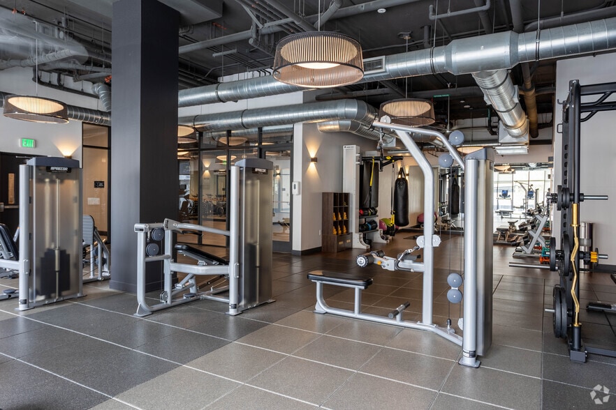 687 S Hobart Blvd, Los Angeles, CA à louer - Photo du bâtiment - Image 3 de 13