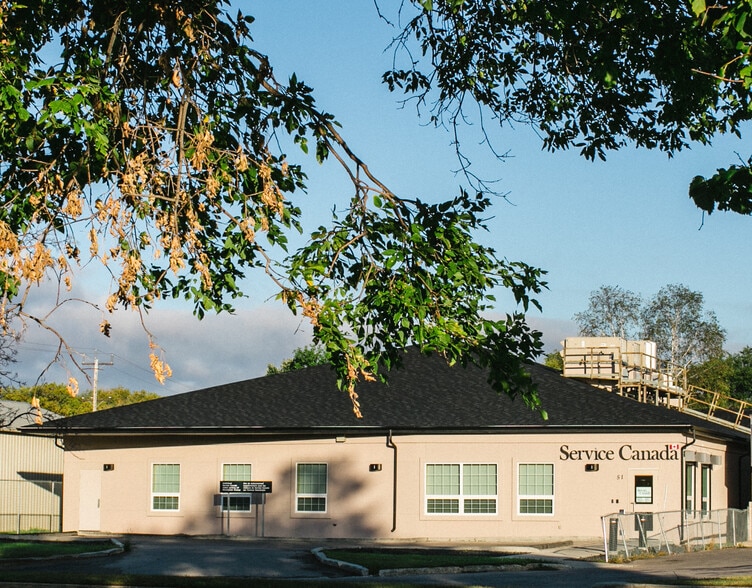 51 Main St, Selkirk, MB for sale - Primary Photo - Image 1 of 1