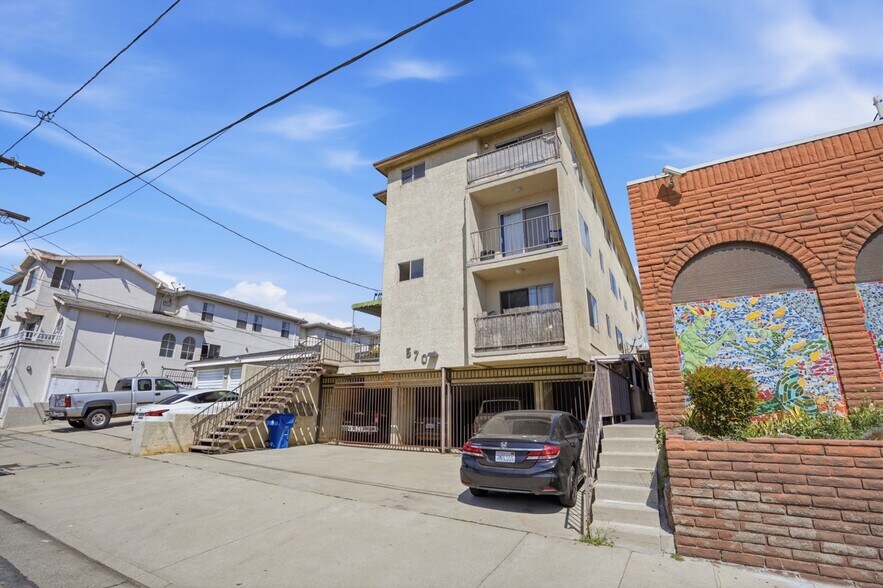 570 W 8th St, San Pedro, CA à vendre - Photo du bâtiment - Image 2 de 17