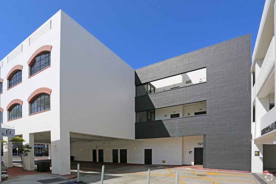 3434 Via Lido, Newport Beach, CA à louer - Photo du bâtiment - Image 2 de 4