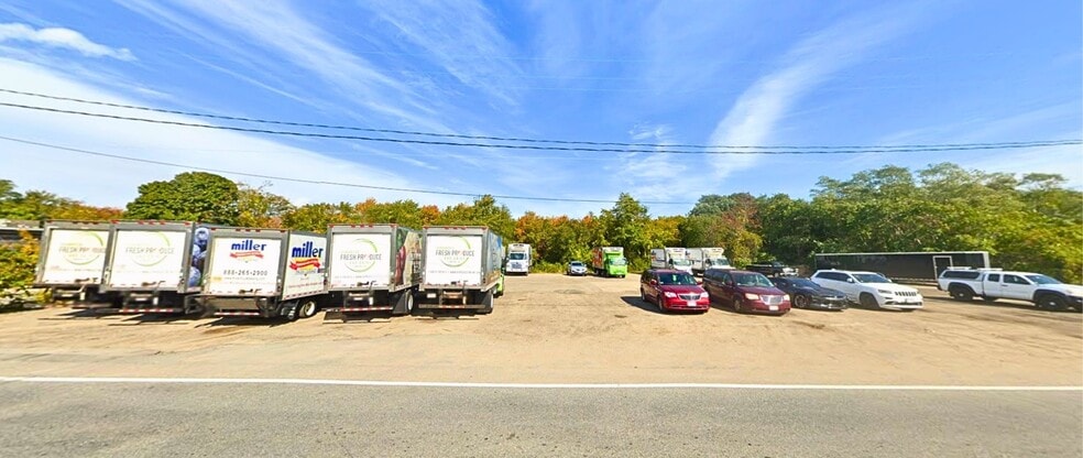 30 Iyannough Rd, Hyannis, MA à vendre - Photo du bâtiment - Image 2 de 2