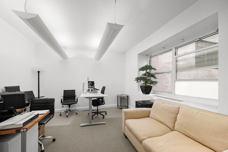 215 E 58th St, New York, NY for lease - Interior Photo - Image 3 of 10
