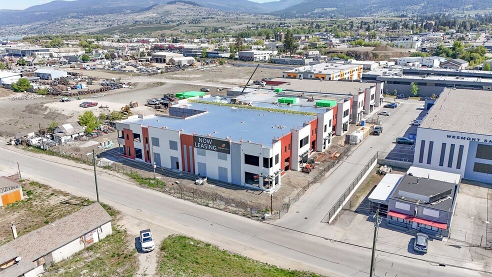 4605 34 St, Vernon, BC à louer - Photo du bâtiment - Image 3 de 11