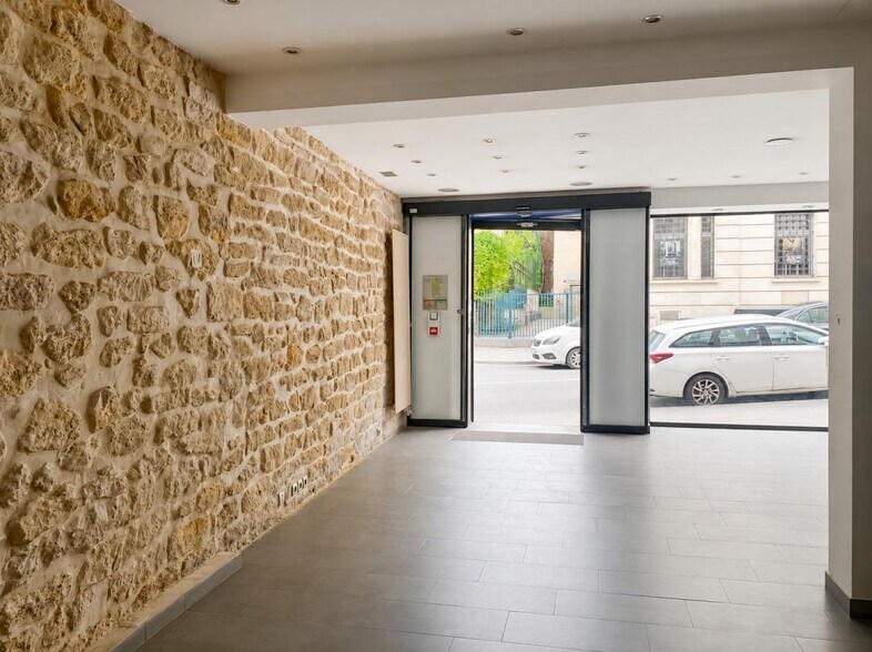Rue Du Cardinal Lemoine, Paris à vendre - Photo du bâtiment - Image 3 de 6