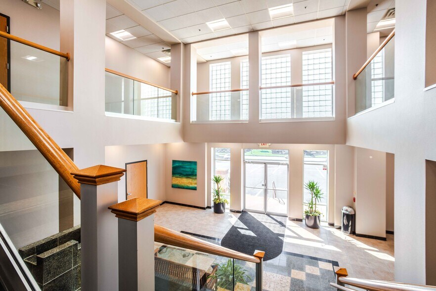 4760 Red Bank Expy, Cincinnati, OH à louer - Photo du bâtiment - Image 3 de 9