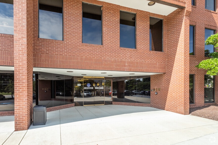 8381 Old Courthouse Rd, Vienna, VA for lease - Building Photo - Image 3 of 6