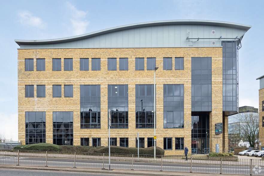 76-80 St. Albans Rd, Watford à vendre - Photo du bâtiment - Image 2 de 2