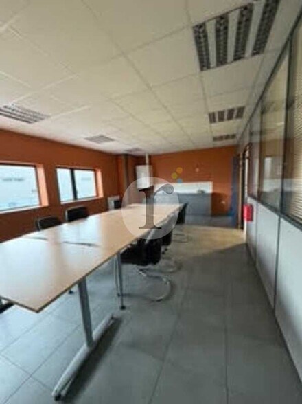 Flex in Lesquin for lease - Interior Photo - Image 3 of 5