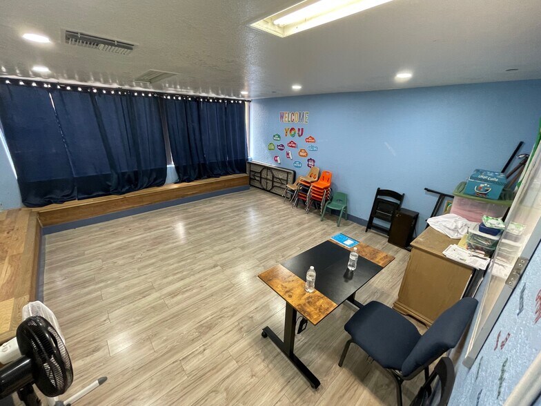 890 E Sahara Ave, Las Vegas, NV à vendre - Photo du bâtiment - Image 3 de 18