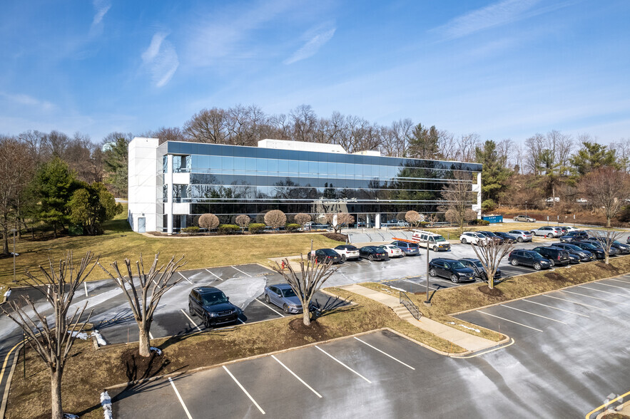 14 Walsh Dr, Parsippany, NJ for lease - Building Photo - Image 1 of 16