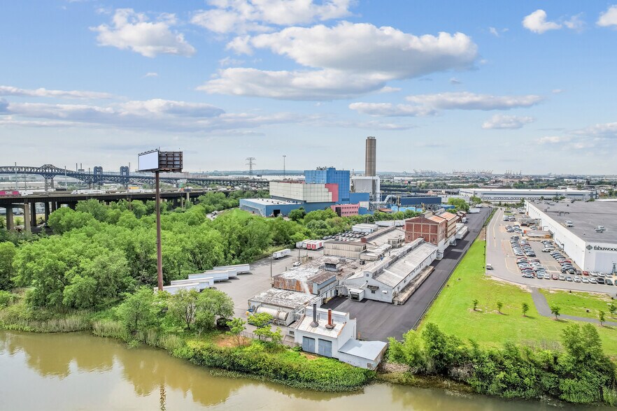 76 Blanchard St, Newark, NJ à louer - Photo du bâtiment - Image 2 de 3