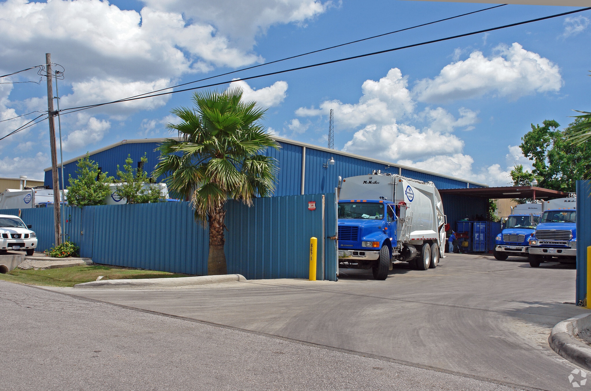 Industrial Warehouse & Land portfolio of 2 properties for sale on LoopNet.ca Primary Photo- Image 1 of 3