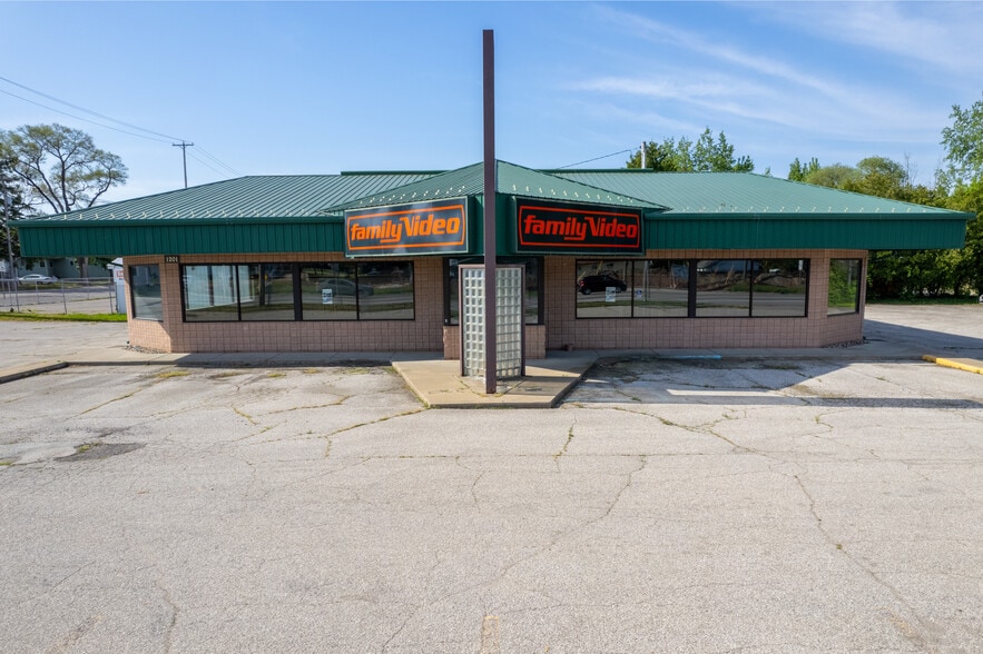 1201 Salzburg Ave, Bay City, MI for lease - Building Photo - Image 2 of 10