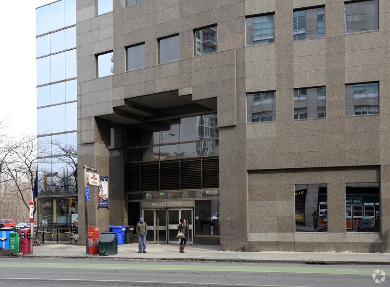 425 Bloor St E, Toronto, ON à louer - Hall d’entrée - Image 2 de 5