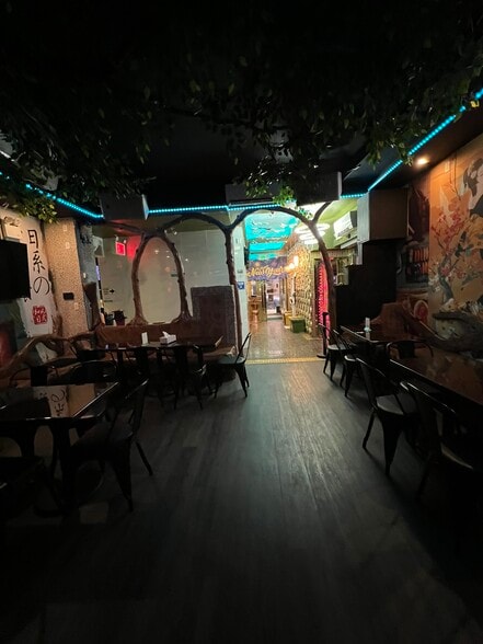 6115, 6117, 6121 20th Ave portfolio of 3 properties for sale on LoopNet.ca - Building Photo - Image 2 of 27