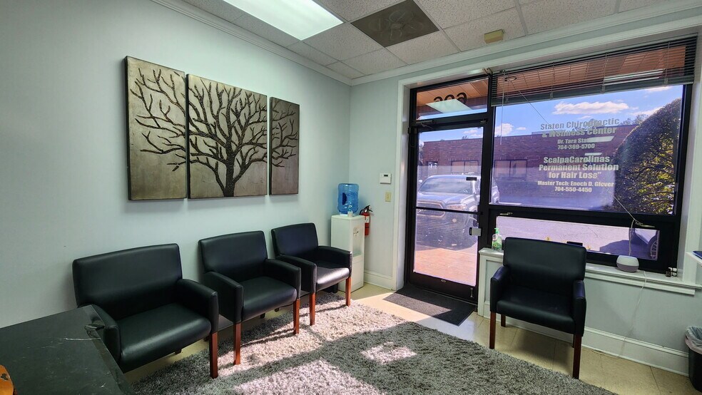 224 Westinghouse Blvd, Charlotte, NC à louer - Photo du bâtiment - Image 3 de 12