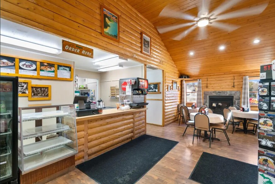 117 W Jamet St, Mackinaw City, MI à louer - Photo du bâtiment - Image 2 de 13