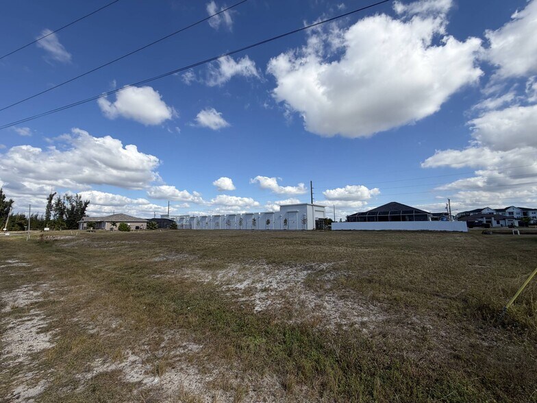 131 SW 16th Pl, Cape Coral, FL à vendre - Photo principale - Image 1 de 2