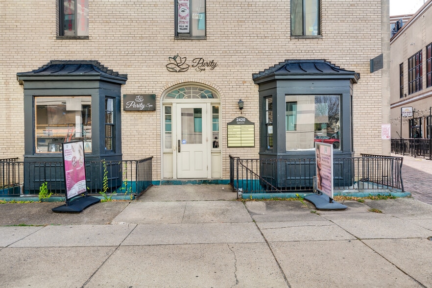 2420 Wilson Blvd, Arlington, VA for lease - Building Photo - Image 2 of 19