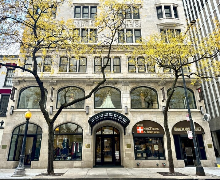 70 E Walton St, Chicago, IL for lease - Building Photo - Image 3 of 3