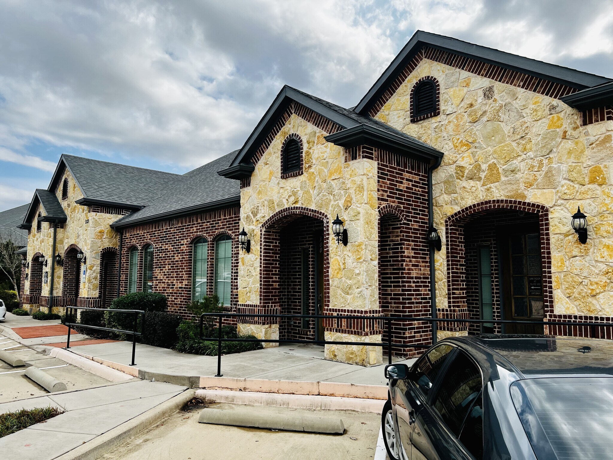 2321 Mustang Dr, Grapevine, TX for lease Primary Photo- Image 1 of 7