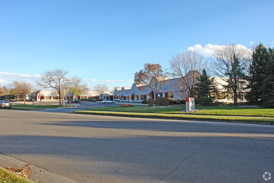 6900 E 47th Avenue Dr, Denver, CO for lease - Primary Photo - Image 1 of 7