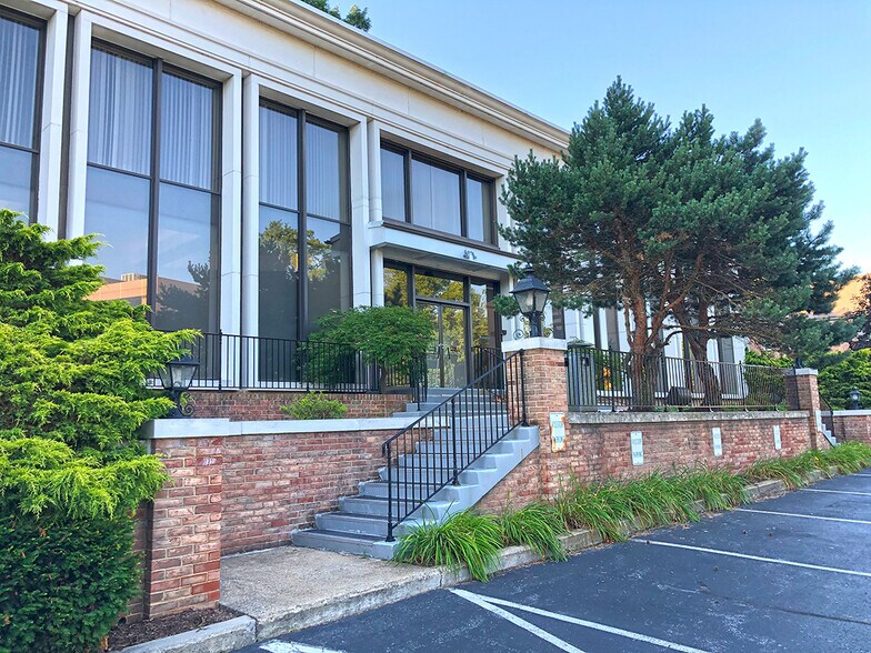 1029 Mumma Rd, Lemoyne, PA for lease - Building Photo - Image 1 of 9