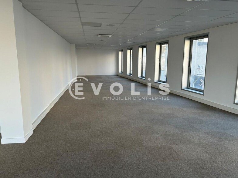 9 Rue La Seiglière, Bordeaux for lease - Interior Photo - Image 2 of 9