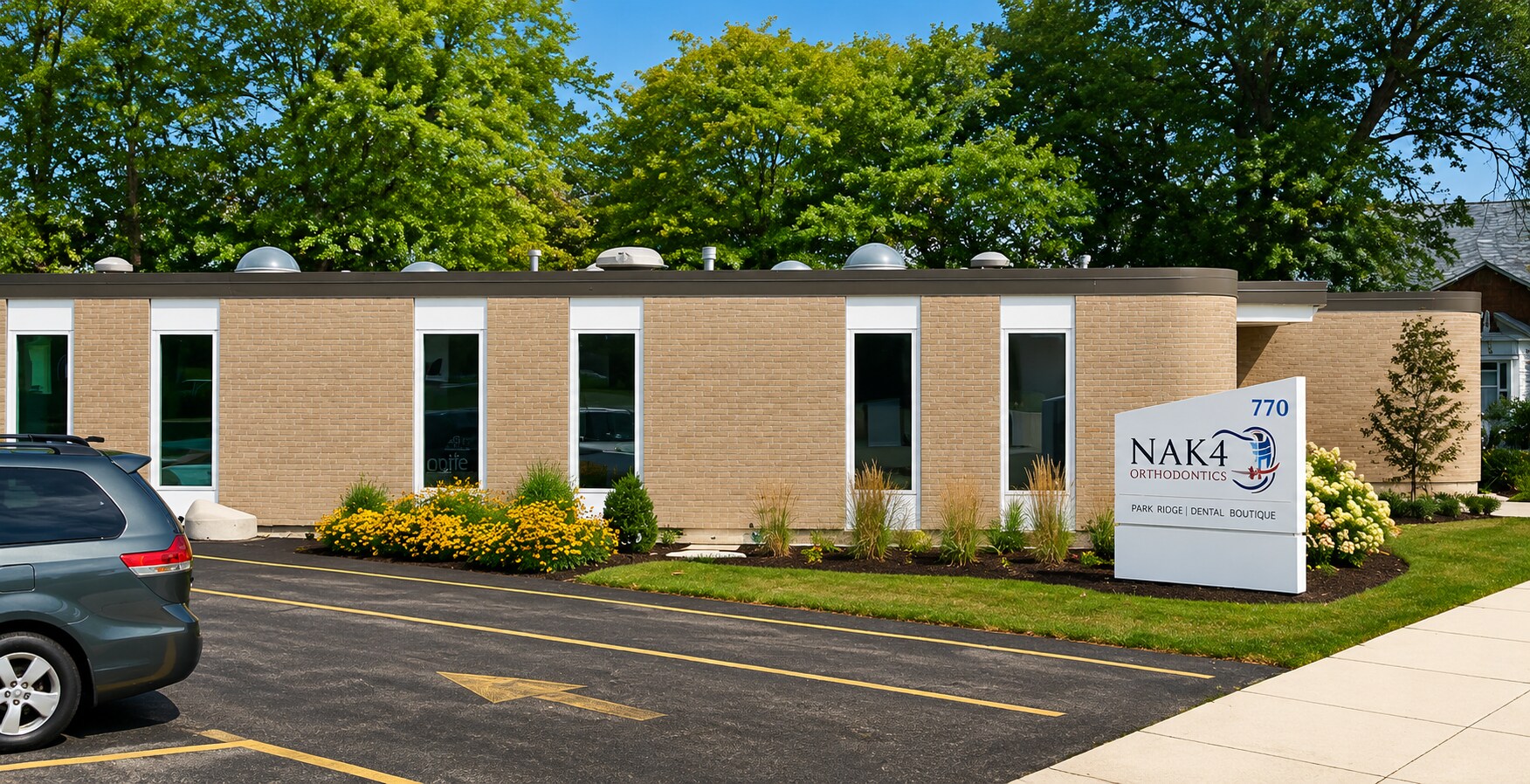 770 Busse Hwy, Park Ridge, IL à louer Photo du bâtiment- Image 1 de 2