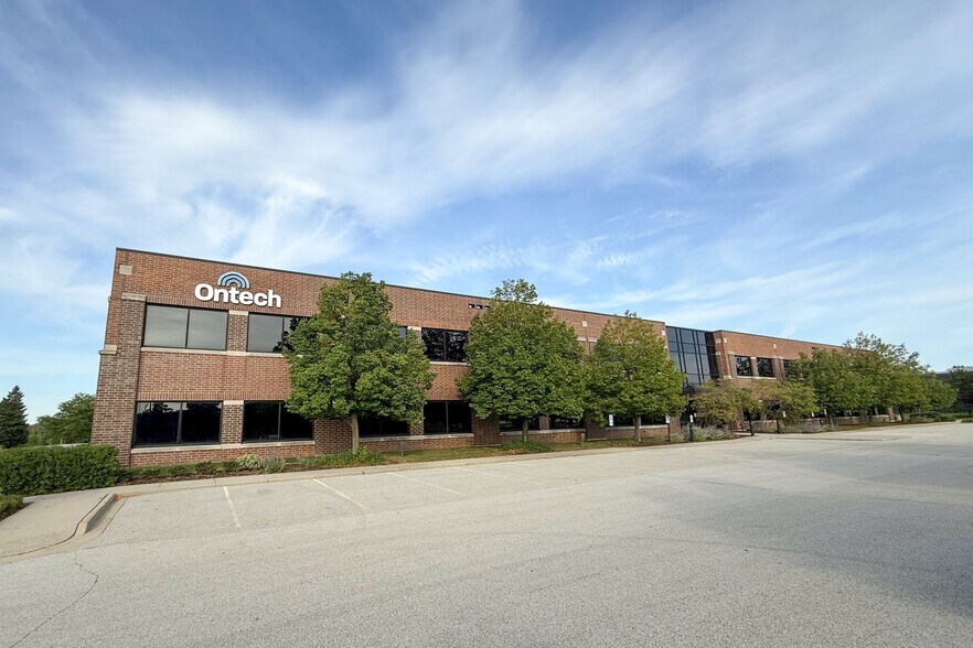 11800 W Park Pl, Milwaukee, WI for lease - Building Photo - Image 2 of 31