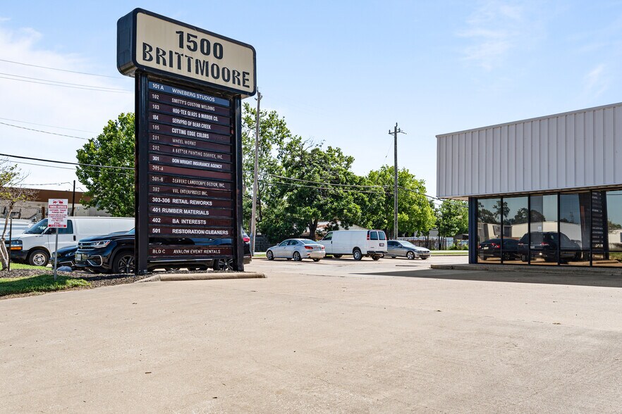 1500 Brittmoore Rd, Houston, TX à louer - Photo du bâtiment - Image 2 de 28