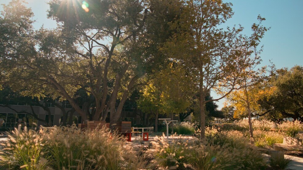 10801 MoPac Expy N, Austin, TX à louer - Vidéo sur l’inscription commerciale - Image 2 de 28