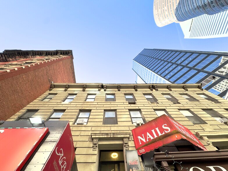 222 E 53rd St, New York, NY à vendre - Photo du bâtiment - Image 2 de 2