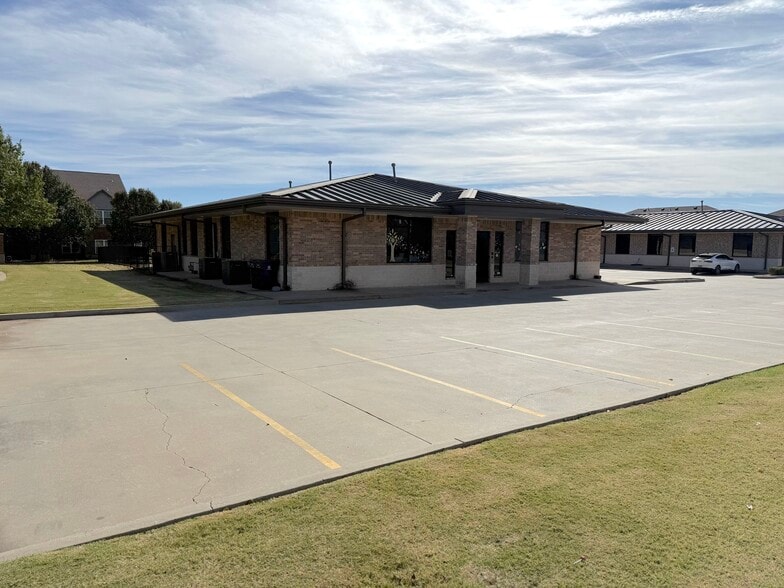520 Pointe Parkway Blvd, Yukon, OK for sale - Building Photo - Image 2 of 10